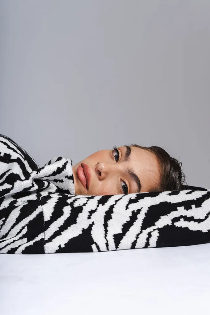 Silk & Salt jacquard luxe lounge set - black/white^ Sets