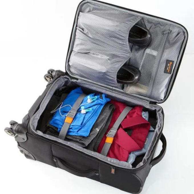 Silk & Salt 24-7 INTERNATIONAL LLC 20 Spinner Carry On by Pathfinder for Brookstone^ Carry On Luggage